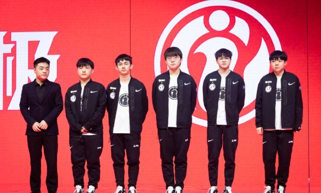 的沉着冷静 的沉着冷静